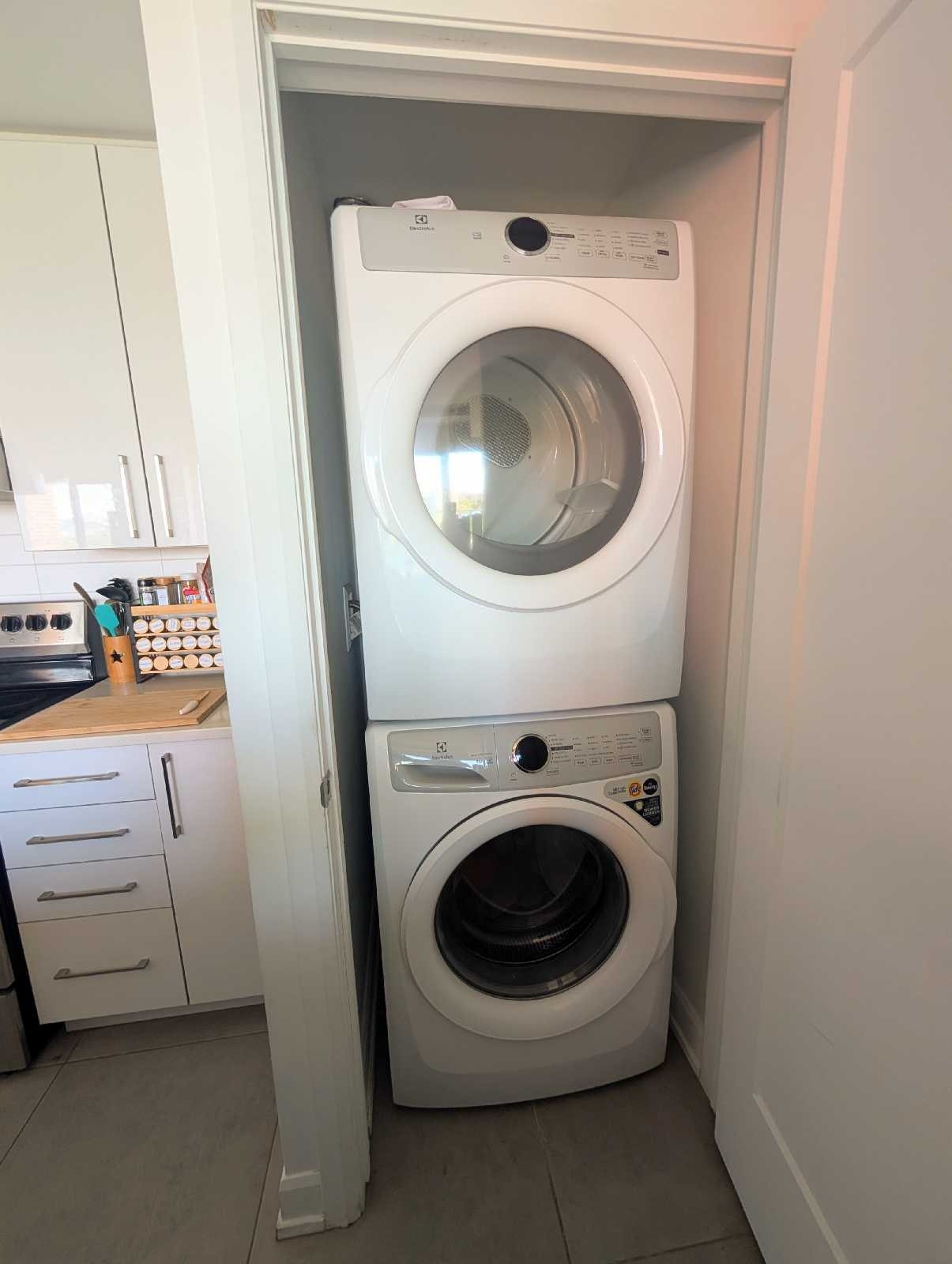 4 1/2 Lease Transfer/Cession de bail October 1st Montreal — photo 3