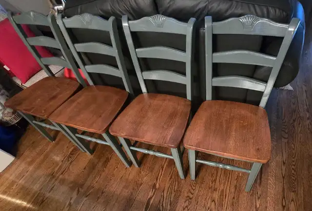 Wooden Table and Chairs Set in Dining Tables & Sets in City of Toronto - Image 10