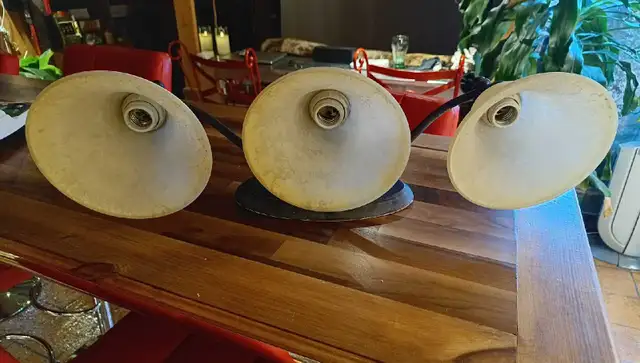 Applique Murale à 3 Lumières in Indoor Lighting & Fans in City of Montréal - Image 3