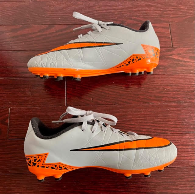 ***Nike*** Kids Soccer Cleats (Size 2.5Y) in Soccer in City of Toronto - Image 4