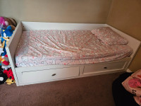 Twin Kid Bed with Drawers