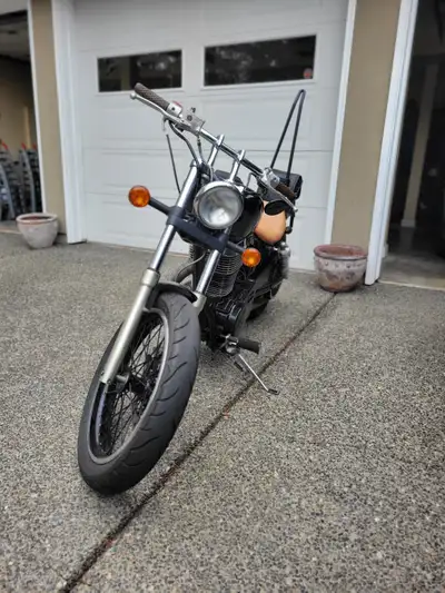 Beautiful old bike that runs like a dream. Was my daily driver last summer and garage kept most its...