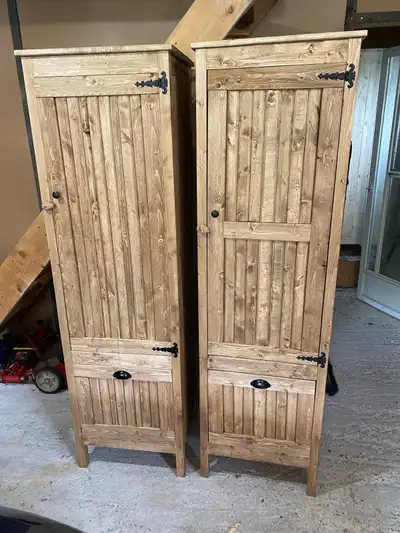armoire style antique (non négociable)250$ chacune, View more