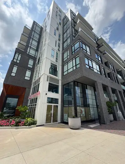 Located in a newer building off Dundas in Oakville. Includes: Heat, and water Close to schools, amen...