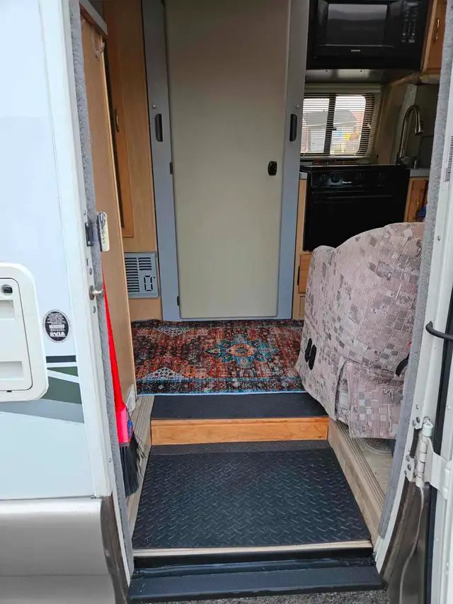 Rialta Volkswagen 2002 Winnebago in RVs & Motorhomes in Québec City - Image 6
