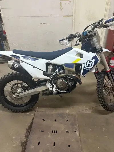 2022 Husqvarna FX 350 108 hours great bike regular oil changes new tires lots of extras