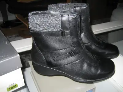 Ladies New leather winter boots ,10m, View more