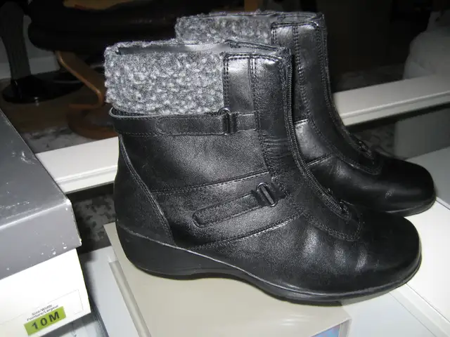 Ladies New leather winter boots ,10m in Women's - Shoes in Edmonton - Image 2
