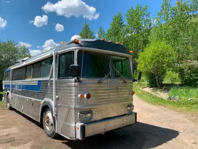 1972 Mci challenger motorhome 35’ Bc Registered as a motorhome requires class 5 licence with air bra...