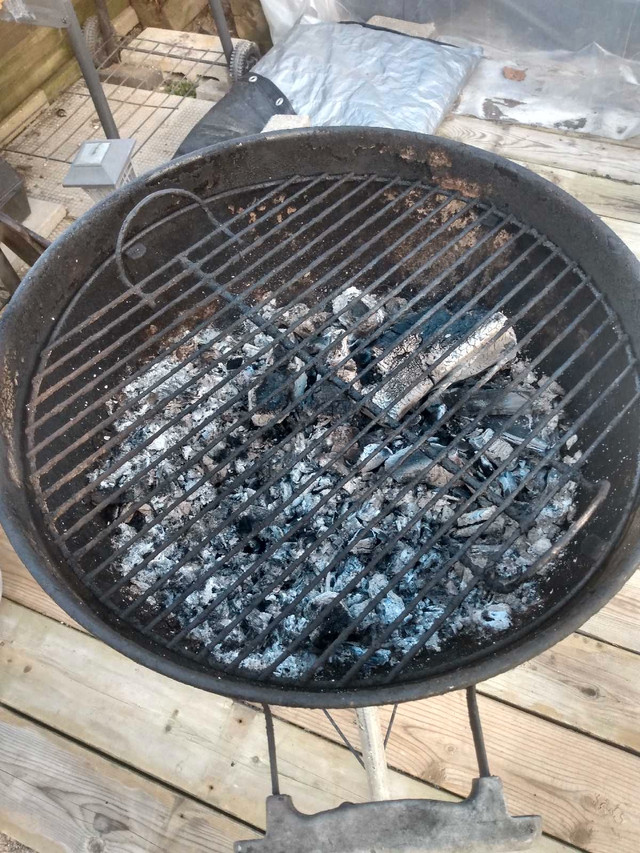 WEBBER CHARCOAL SMOKER in BBQs & Outdoor Cooking in Windsor Region - Image 2