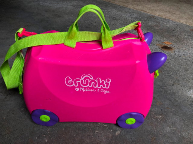 Child’s ride-on luggage in Other in Thunder Bay - Image 3