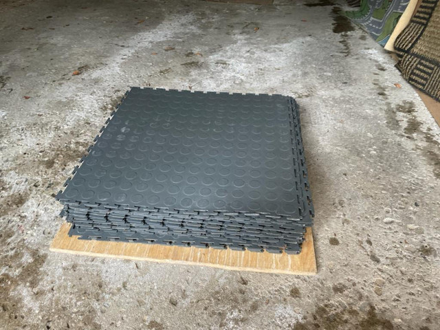 Fore sale Garage floor tiles ( 20x20 inch,  t-joints, coin back) in Floors & Walls in Markham / York Region - Image 2