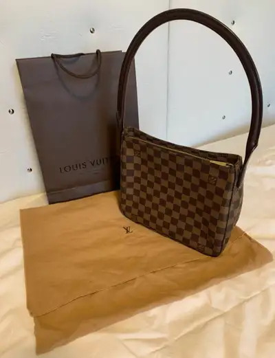 Sac Looping MM Damier Louis Vuitton, View more