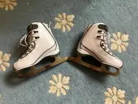 Girls Ice Skates / Patins à glace de fille