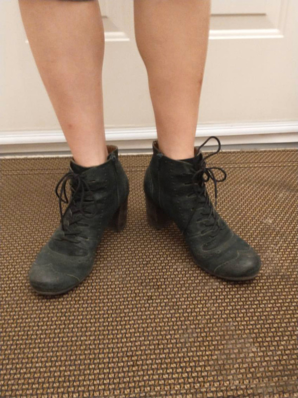 DKODE Leather Dark Green zip up Ankle Boots Size 40 in Women's - Shoes in Edmonton - Image 4