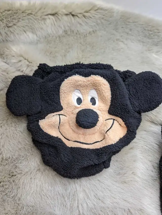 NEW Mickey mouse Minnie Mouse baby diaper cover in Bathing & Changing in Moncton - Image 3