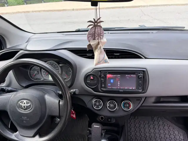 2015 Yaris LE557469074278983687