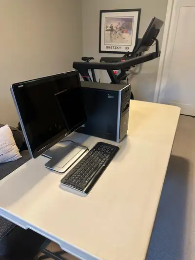 HP Pavilion - INTEL Core 2 Quad Tower Tower, Monitor & Keyboard, View more