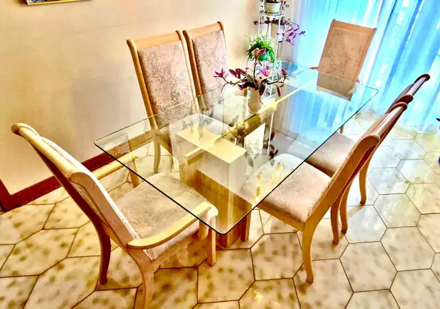 Glass Dining Table in Dining Tables & Sets in Longueuil / South Shore - Image 5