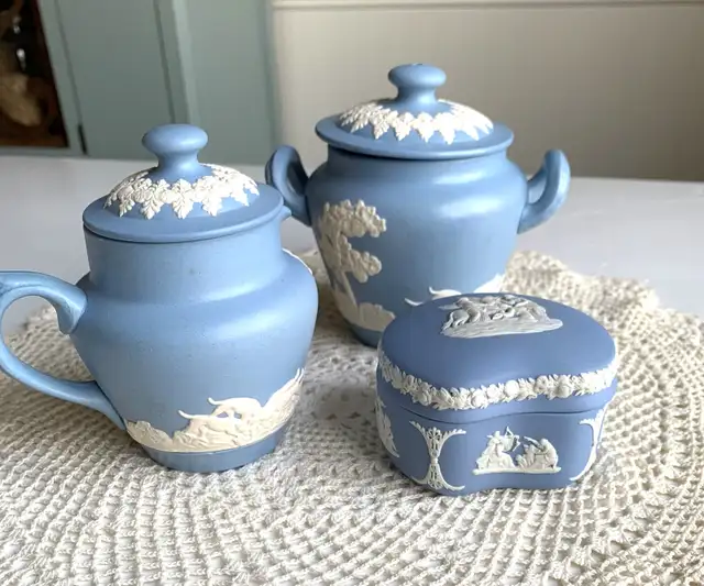 3 pc Wedgewood Blue JasperWare in Arts & Collectibles in London - Image 2