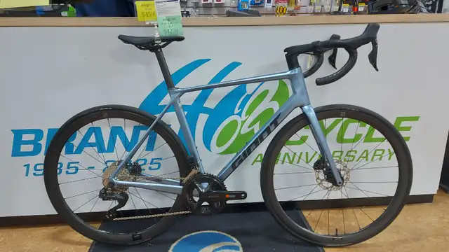 25 TCR Advanced 0-PC Frost Silver S/M/ML/L in Road in Hamilton - Image 2