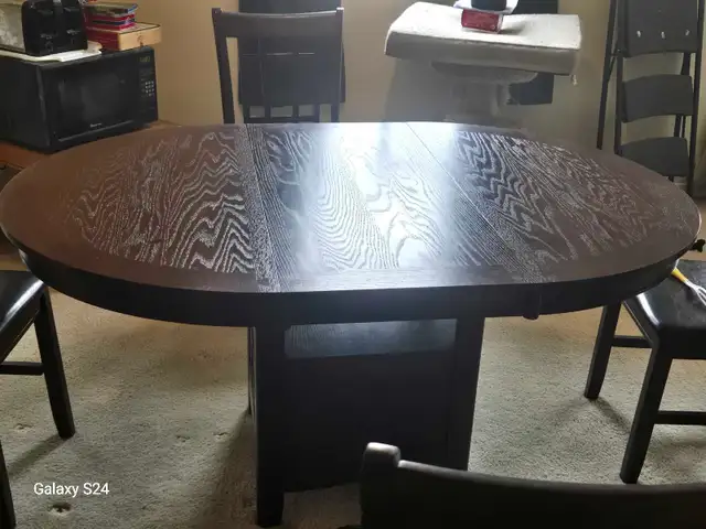 dining room table in Dining Tables & Sets in Kingston - Image 2