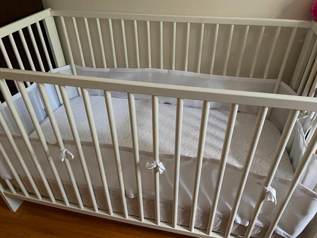REDUCED - Baby Chair, Mesh Crib Liner in Cribs in Edmonton