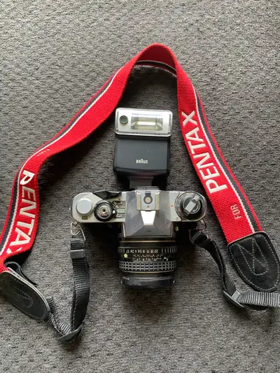 the Makinon 80-200mm f4.5 manual focus lens, designed specifically for Olympus OM mount cameras. A v...