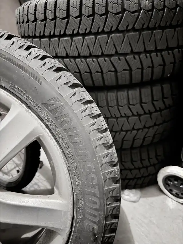225/50 R17 Bridgestone Blizzak Winter Tires on Acura Tsx Rims in Cars & Trucks in Mississauga / Peel Region - Image 2