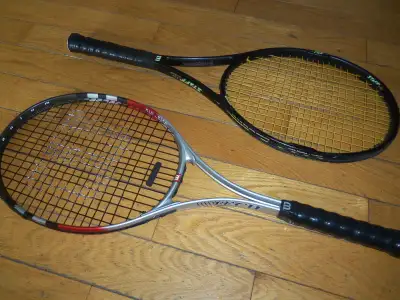 Raquettes de tennis wilson très propres excellente condition 40$ pour les deux JE NE VEND PAS SÉPARÉ...