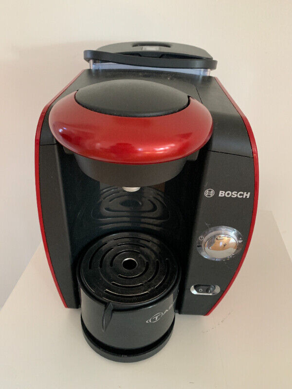 Bosch TAS4513UC Tassimo Single-Serve Coffee Brewer, Glamour Red in Coffee Makers in Markham / York Region - Image 2