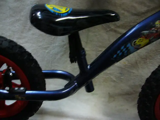 Velo pour debutant sans pedalier, pneus a air 12 po (huffy) in Kids in Longueuil / South Shore - Image 3
