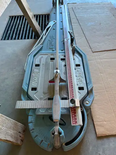 Sigma Pushing Handle Serie 3 Klick-Klock tile cutter. I bought it used from a tile installer in Sask...