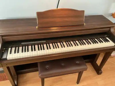 Piano numérique Roland HP3700. Touche et clavier d’un vrai piano. Plusieurs sonorités incluant piano...