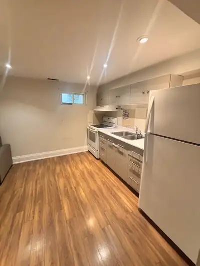Newmarket, 2 bed basement apartment for rent