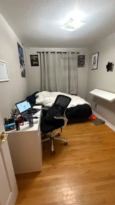 One room available in a 4 bedroom 1 full bathroom house close to Algonquin college. 10 mins bus ride...
