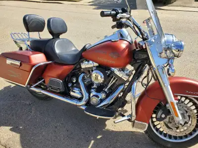 Just in time for Christmas. Custom paint Road King Stage 1, backrests , pipes. Great bike at a great...