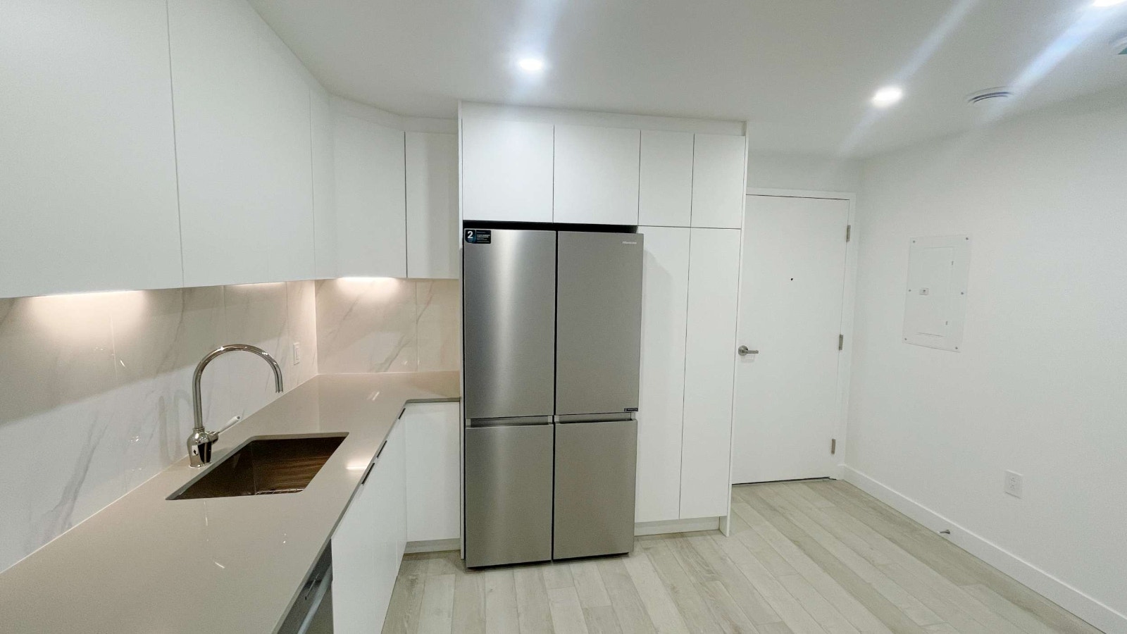 New 3 1/2 condo close to camp university montreal — photo 3
