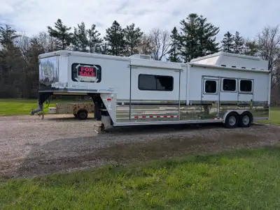 2007 SUNDOWNER GRAND SIGNATURE 8012 SPECIAL EDITION - SUNLIGHT 727 3 HORSE Slant Load with SLIDE OUT...