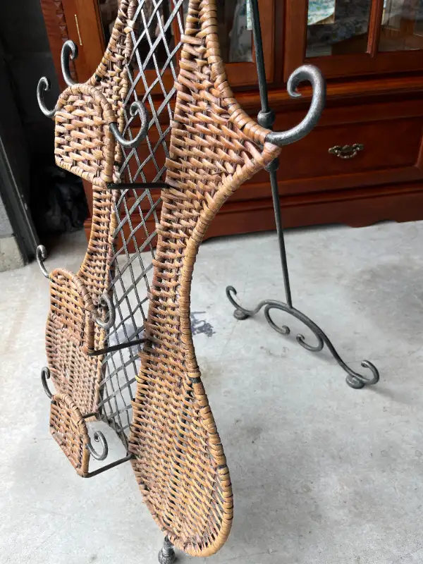 Guitar Metal / Wicker Stand in Home Décor & Accents in Peterborough - Image 4