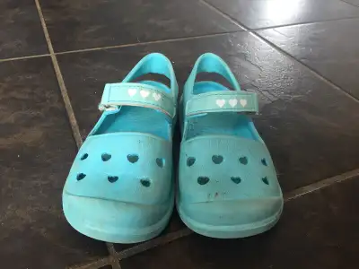 Girls size 11 sandles, View more