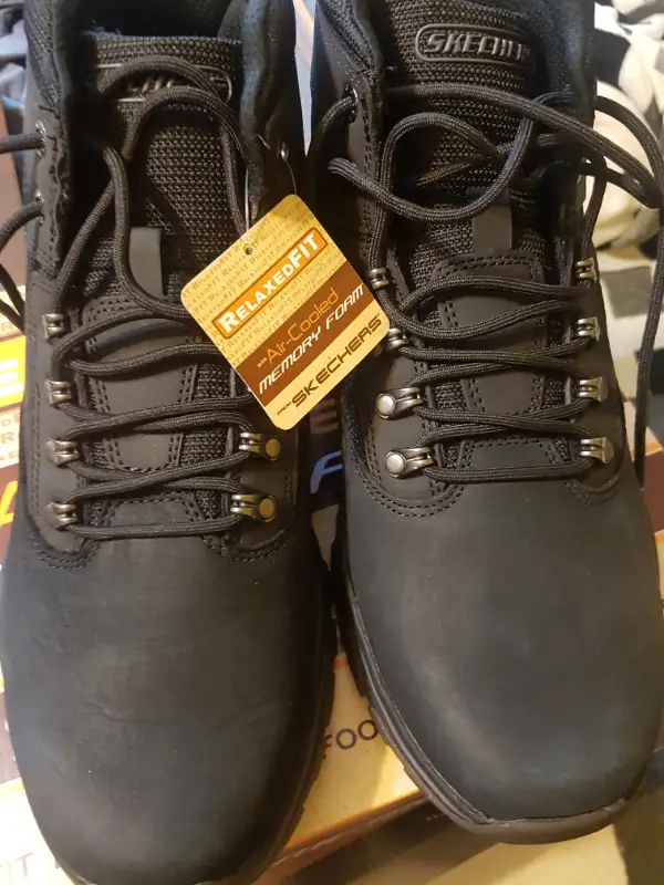 SKECHERS- SHOE- BOOT- BLACK IN COLOUR. SIZE 10. BRAND NEW IN BOX in Men's Shoes in City of Toronto - Image 4