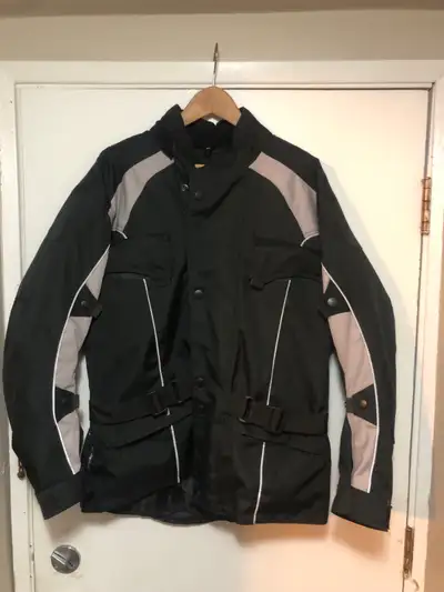 This is a used Shoeller motorcycle jacket that offers great protection and comfort for any rider. It...