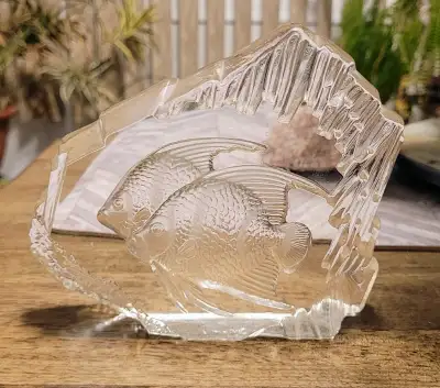 Vintage etched crystal Angelfish paperweight. In excellent condition, no chips or scratches. If inte...