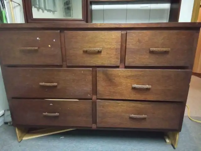 Wooden Dresser Hutch in Dressers & Wardrobes in Hamilton - Image 5
