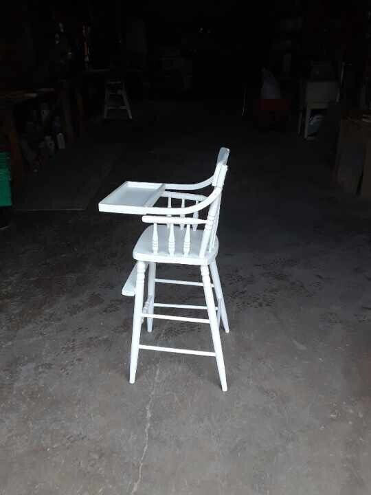 Vintage Highchair in Arts & Collectibles in Moncton - Image 2