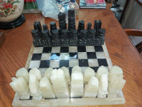 Spectacular vintage Onyx stone Chess Set - 14" board, large piec