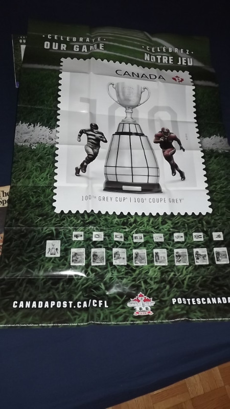8 VARIOUS VINTAGE CFL GUIDES & PROGRAMS BUNDLE DEAL1972-2012 in Arts & Collectibles in City of Toronto - Image 2