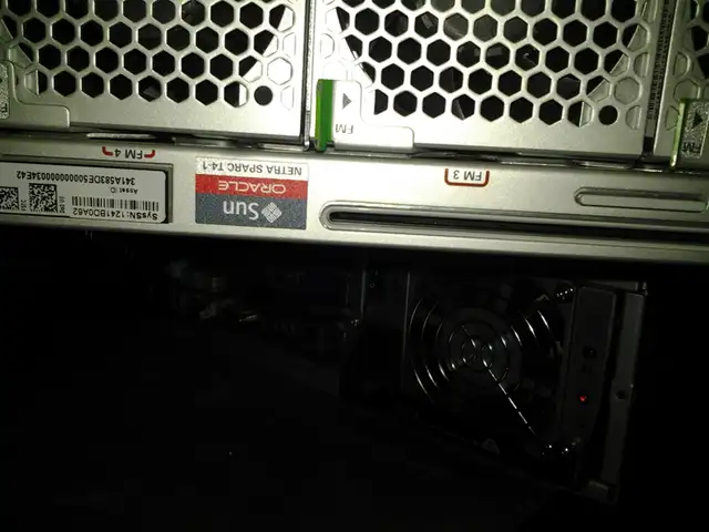 SUN ORACLE SPARC T4-1 8 core server 200+ hd dell lenovo servers in Other in City of Montréal - Image 4