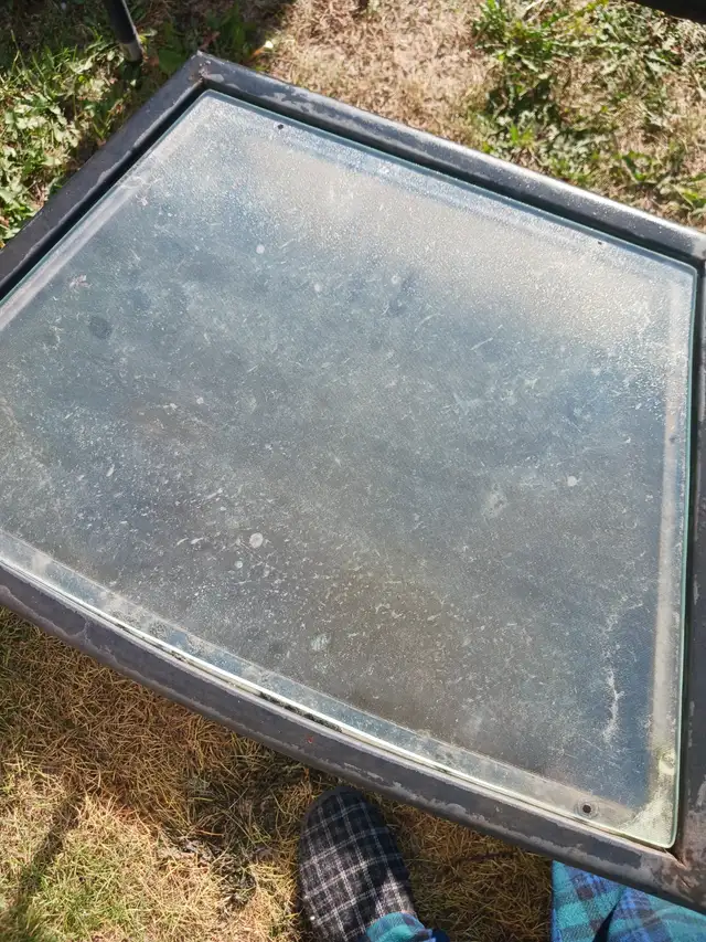 Lawn bench and table. Open to offers63735879164161122